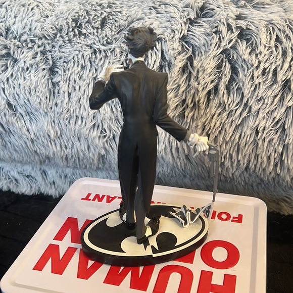 Joker Jim Lee black and white statue - Picture 4 of 8